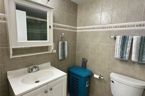 Condo in Hollywood, Florida, 1 bedroom  № 1153517 - photo 3