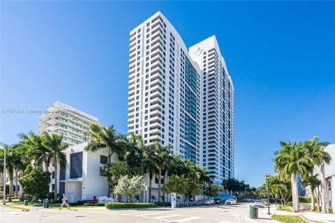 Condo in Miami Beach, Florida, 2 bedrooms  № 1153518 - photo 25