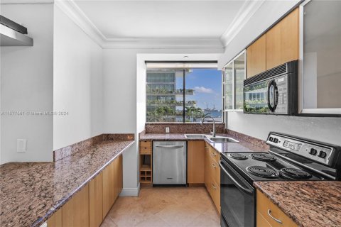 Condo in Miami Beach, Florida, 2 bedrooms  № 1153518 - photo 8