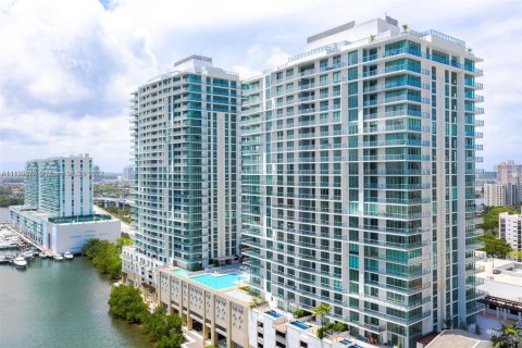 Condominio en venta en Sunny Isles Beach, Florida, 3 dormitorios, 175.77 m2 № 26304 - foto 1