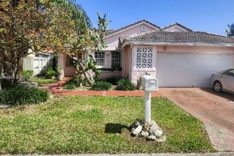 Casa en venta en Cutler Bay, Florida, 4 dormitorios, 159.79 m2 № 1353791 - foto 2