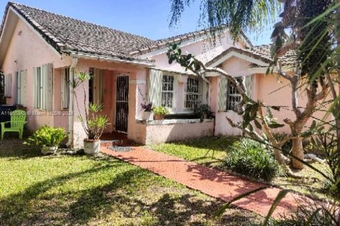 Villa ou maison à vendre à Cutler Bay, Floride: 4 chambres, 159.79 m2 № 1353791 - photo 1