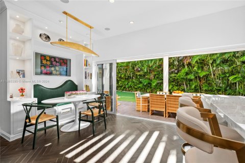 House in Miami Beach, Florida 7 bedrooms, 404.22 sq.m. № 1384468 - photo 27