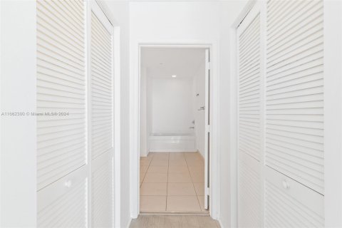 Copropriété à louer à Miami, Floride: 2 chambres, 91.6 m2 № 1370441 - photo 19