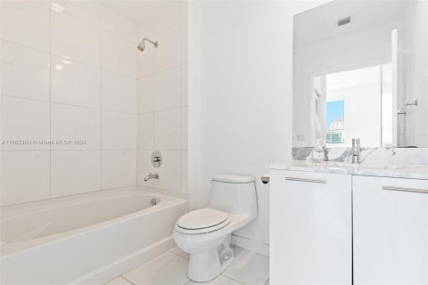 Condominio en alquiler en Miami, Florida, 2 dormitorios, 91.6 m2 № 1370441 - foto 27