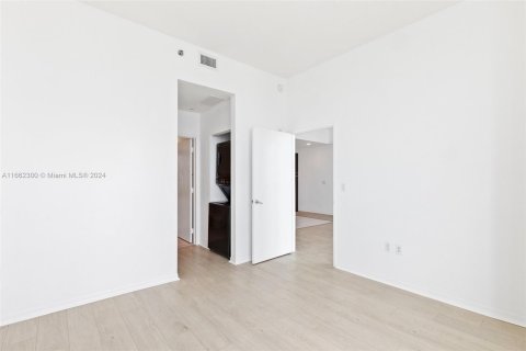 Condo in Miami, Florida, 2 bedrooms  № 1370441 - photo 25