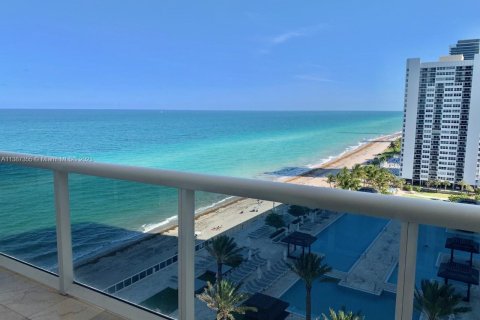 Copropriété à louer à Hallandale Beach, Floride: 2 chambres, 161 m2 № 496907 - photo 3