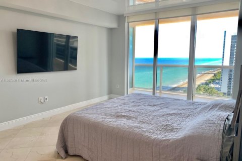 Condominio en alquiler en Hallandale Beach, Florida, 2 dormitorios, 161 m2 № 496907 - foto 29