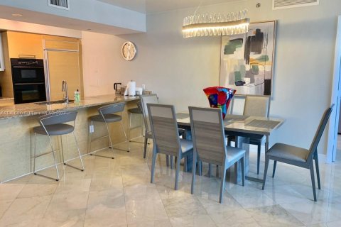 Copropriété à louer à Hallandale Beach, Floride: 2 chambres, 161 m2 № 496907 - photo 9