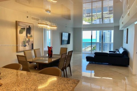 Copropriété à louer à Hallandale Beach, Floride: 2 chambres, 161 m2 № 496907 - photo 1