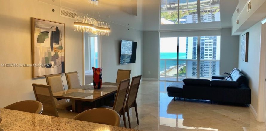 Condominio en Hallandale Beach, Florida, 2 dormitorios  № 496907