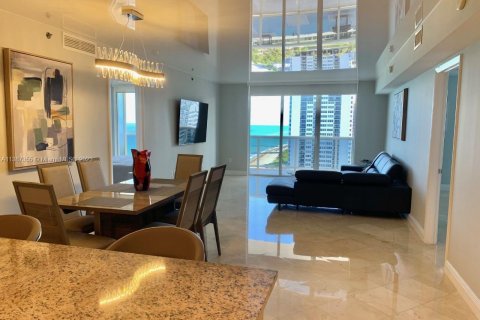 Condominio en alquiler en Hallandale Beach, Florida, 2 dormitorios, 161 m2 № 496907 - foto 8