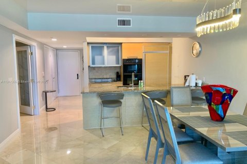 Condominio en alquiler en Hallandale Beach, Florida, 2 dormitorios, 161 m2 № 496907 - foto 11