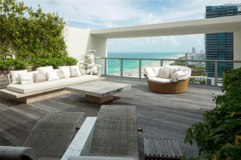 Condo in Miami Beach, Florida, 2 bedrooms  № 1120409 - photo 1