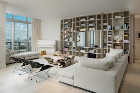 Condo in Miami Beach, Florida, 2 bedrooms  № 1120409 - photo 4