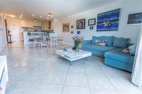 Condo in Miami Beach, Florida, 1 bedroom  № 1328358 - photo 5