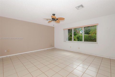 House in Coral Springs, Florida 3 bedrooms, 180.42 sq.m. № 1332198 - photo 16