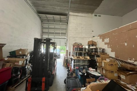 Propiedad comercial en venta en Miami, Florida № 1332197 - foto 4