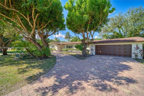 Villa ou maison à vendre à Palmetto Bay, Floride: 4 chambres, 181.16 m2 № 1179156 - photo 4