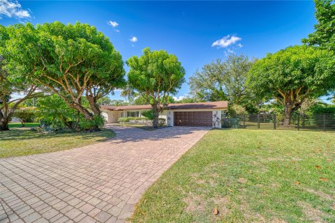 Villa ou maison à vendre à Palmetto Bay, Floride: 4 chambres, 181.16 m2 № 1179156 - photo 3