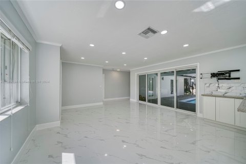 Villa ou maison à vendre à Palmetto Bay, Floride: 4 chambres, 181.16 m2 № 1179156 - photo 10