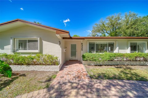 Villa ou maison à vendre à Palmetto Bay, Floride: 4 chambres, 181.16 m2 № 1179156 - photo 2