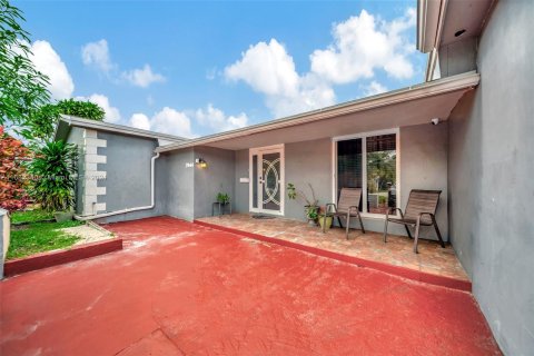 Casa en venta en Miramar, Florida, 3 dormitorios, 158.31 m2 № 1417822 - foto 1