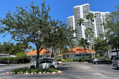 House in Aventura, Florida 2 bedrooms, 101.36 sq.m. № 1417783 - photo 2