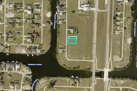 Купить земельный участок в Кейп-Корал, Флорида № 223642 - фото 2