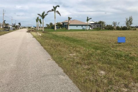 Terrain à vendre à Cape Coral, Floride № 223642 - photo 12