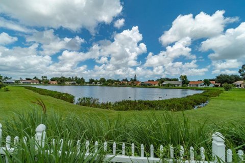 Villa ou maison à louer à Wellington, Floride: 4 chambres, 189.89 m2 № 638687 - photo 1