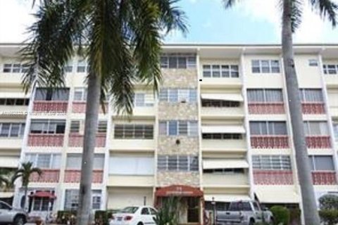 Condominio en venta en Hallandale Beach, Florida, 2 dormitorios, 86.86 m2 № 1370828 - foto 1