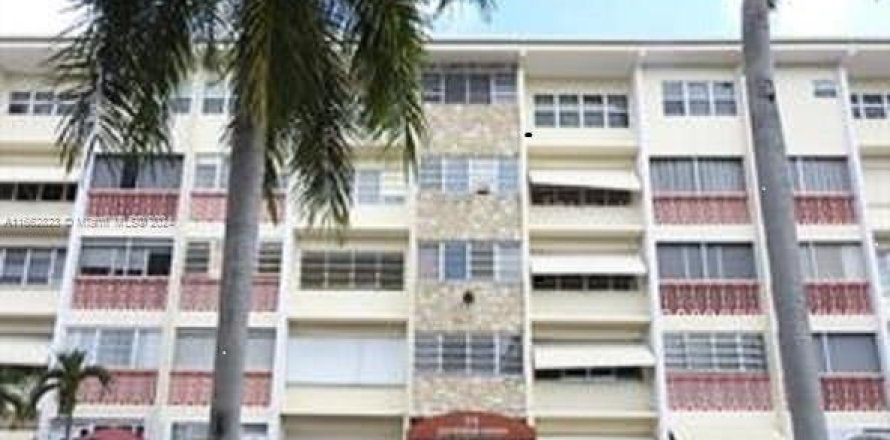 Condominio en Hallandale Beach, Florida, 2 dormitorios  № 1370828