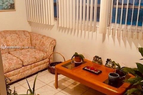 Condo in Hallandale Beach, Florida, 2 bedrooms  № 1370828 - photo 6