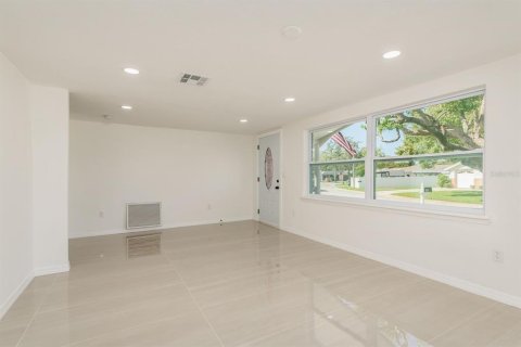 Casa en venta en New Port Richey, Florida, 4 dormitorios, 157.19 m2 № 1415182 - foto 5