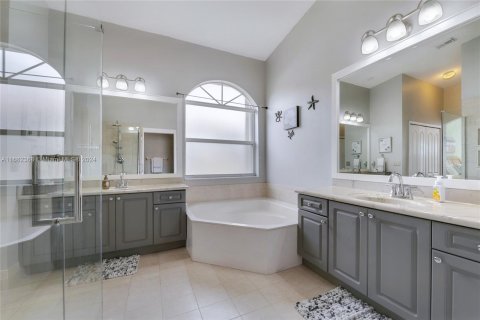 Casa en venta en Miami, Florida, 3 dormitorios, 183.48 m2 № 1415258 - foto 12