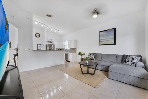 Casa en venta en Miami, Florida, 3 dormitorios, 183.48 m2 № 1415258 - foto 5