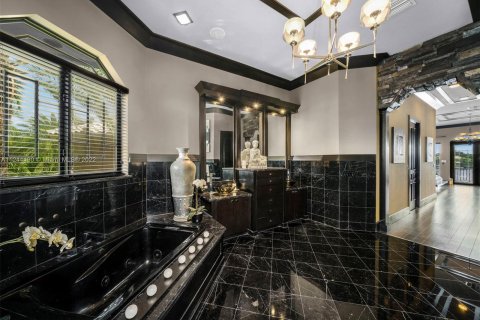 Купить виллу или дом в Майами-Лейкс, Флорида 4 спальни, 613.15м2, № 30722 - фото 20