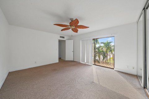 Townhouse in Palm Springs, Florida 2 bedrooms, 114.46 sq.m. № 1145891 - photo 4