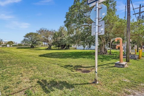 Terreno en venta en Miami, Florida № 1175126 - foto 4