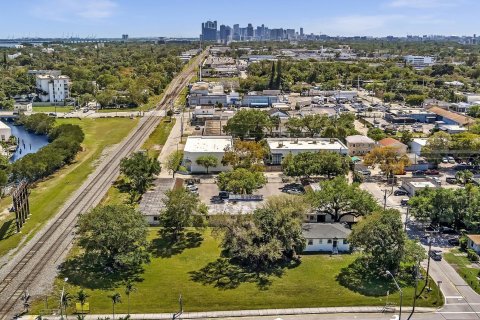 Terreno en venta en Miami, Florida № 1175126 - foto 16