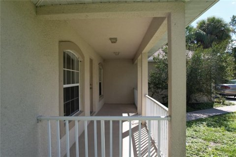 House in North Port, Florida 3 bedrooms, 189.06 sq.m. № 1137276 - photo 4