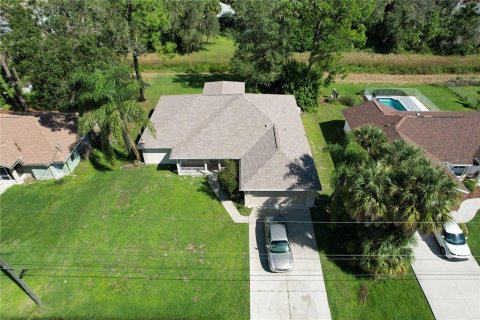 House in North Port, Florida 3 bedrooms, 189.06 sq.m. № 1137276 - photo 6