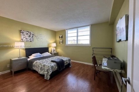 Copropriété à vendre à Hollywood, Floride: 2 chambres, 112.6 m2 № 1173834 - photo 15