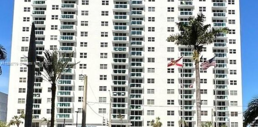 Condominio en Hollywood, Florida, 2 dormitorios  № 1173834