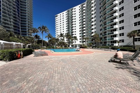 Condominio en venta en Hollywood, Florida, 2 dormitorios, 112.6 m2 № 1173834 - foto 9