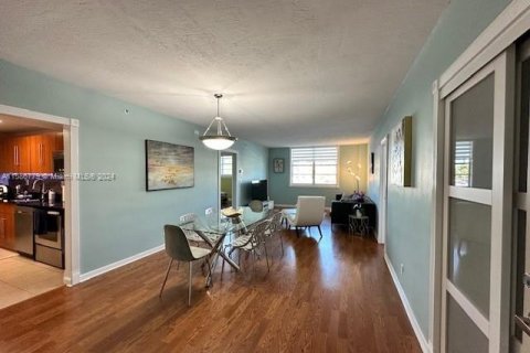 Copropriété à vendre à Hollywood, Floride: 2 chambres, 112.6 m2 № 1173834 - photo 12