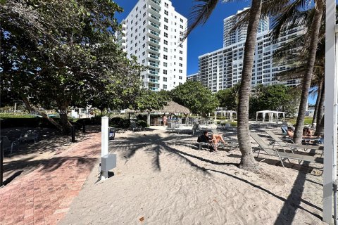 Condo in Hollywood, Florida, 2 bedrooms  № 1173834 - photo 6