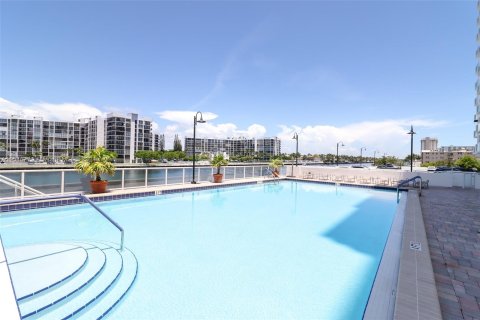 Copropriété à vendre à Hollywood, Floride: 2 chambres, 112.6 m2 № 1173834 - photo 24