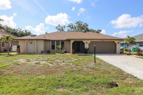 Villa ou maison à vendre à Punta Gorda, Floride: 3 chambres, 189.8 m2 № 1123971 - photo 1